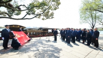 馬林云帶隊赴南湖瞻仰紅船 開展黨史學(xué)習(xí)教育